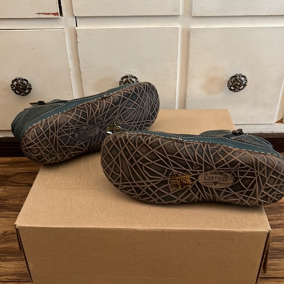 L'Artiste by Spring Step-LIBOOTIE turquoise floral etching faux leather/fur-6 - Picture 7 of 10